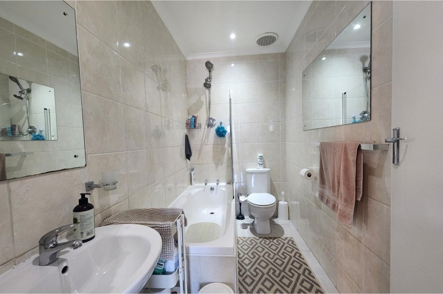2 Bedroom Property for Sale in Rondebosch East Western Cape